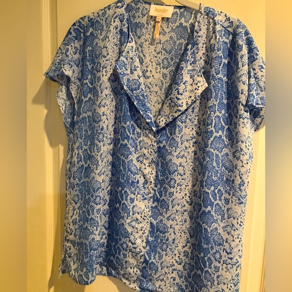 Easy breezy summer blouse, blue snake print in perfect condition. - Picture 5 of 5
